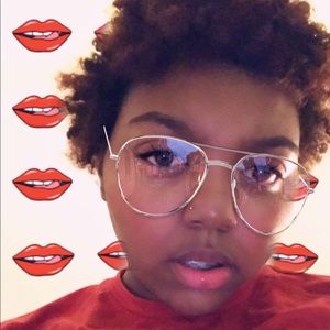 Meet your Posher, Mia